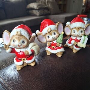 Homco Christmas Mouse Figurine Set in Red, White, Cream